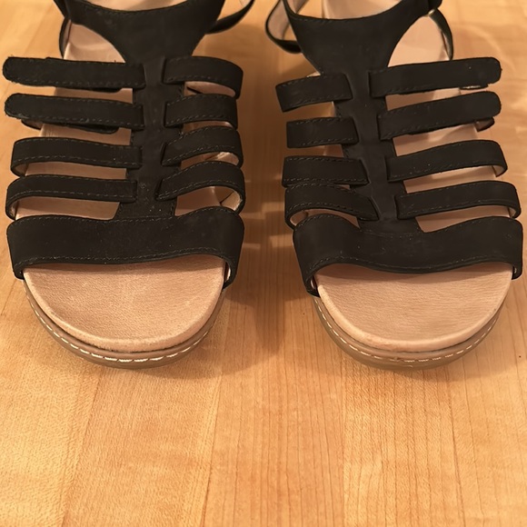 Dansko Sandals with Velcro Closures. Size 38 - Picture 3 of 11